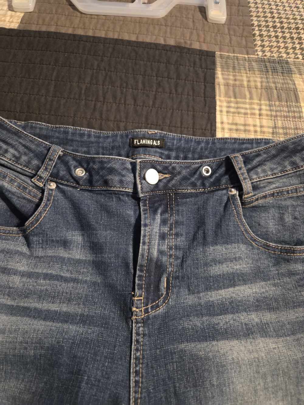 Classic Dark Wash Denim Cropped Jeans - Women - Picture 7 of 7